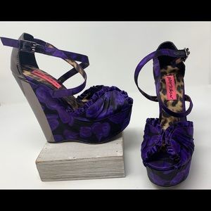 BETSY JOHNSON  FLORAL PLATFORM WEDGES